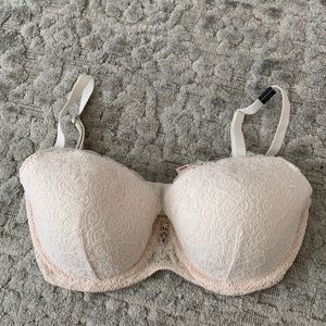 Victoria’s Secret white lace bra 32DDD